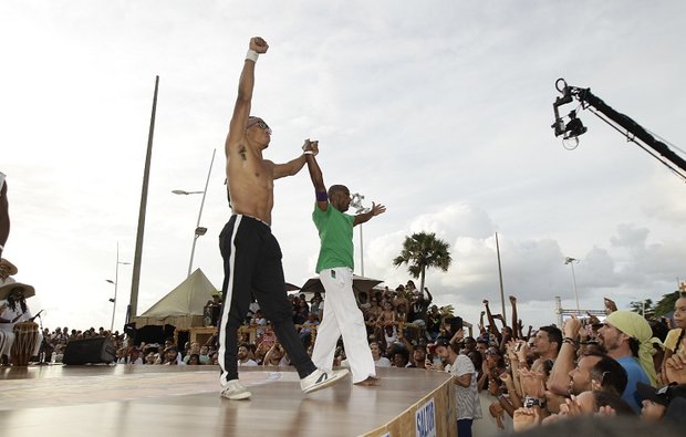 Capoeira movimento AU Red Bull Paranauê